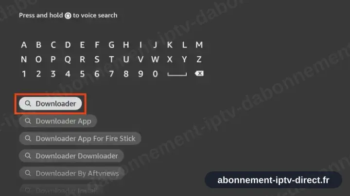 Downloader saisi dans le champ de recherche Fire TV